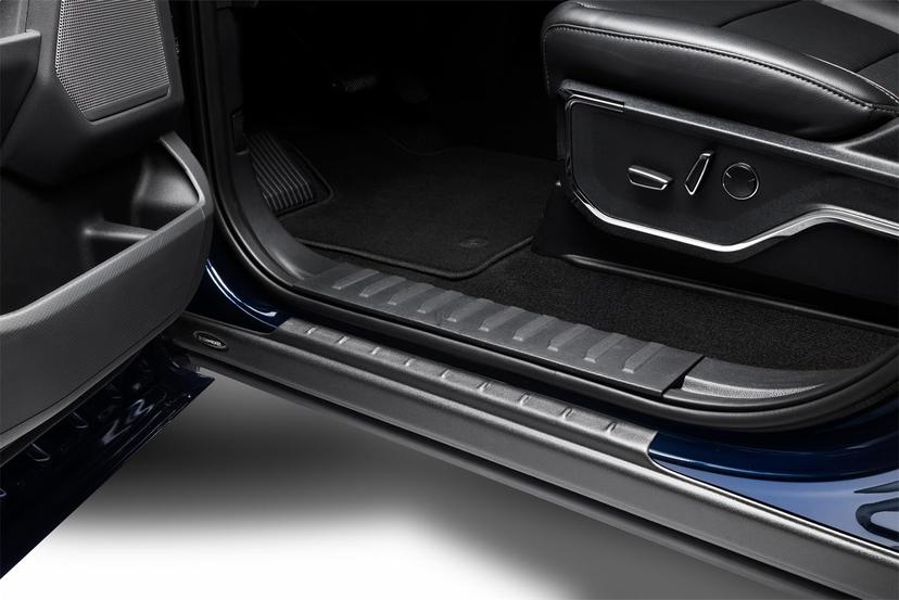 BUSHWACKER 14130 Rocker Panel Guard; Trail Armor; Flat; Matte Black; Thermoplastic Olefin