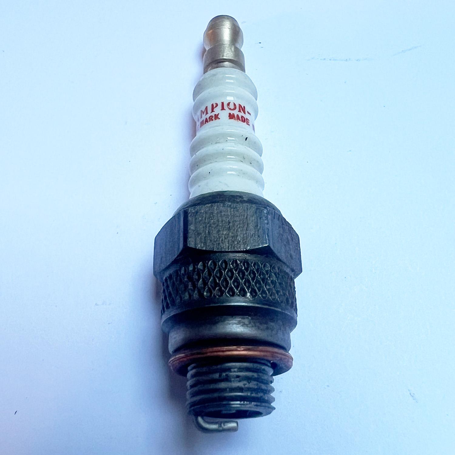 Champion Spark Plug Y5 - High quality product image showing Champion Spark Plug Y5 details and features Champion Spark Plug Y5 - High quality product image showing Champion Spark Plug Y5 details and features